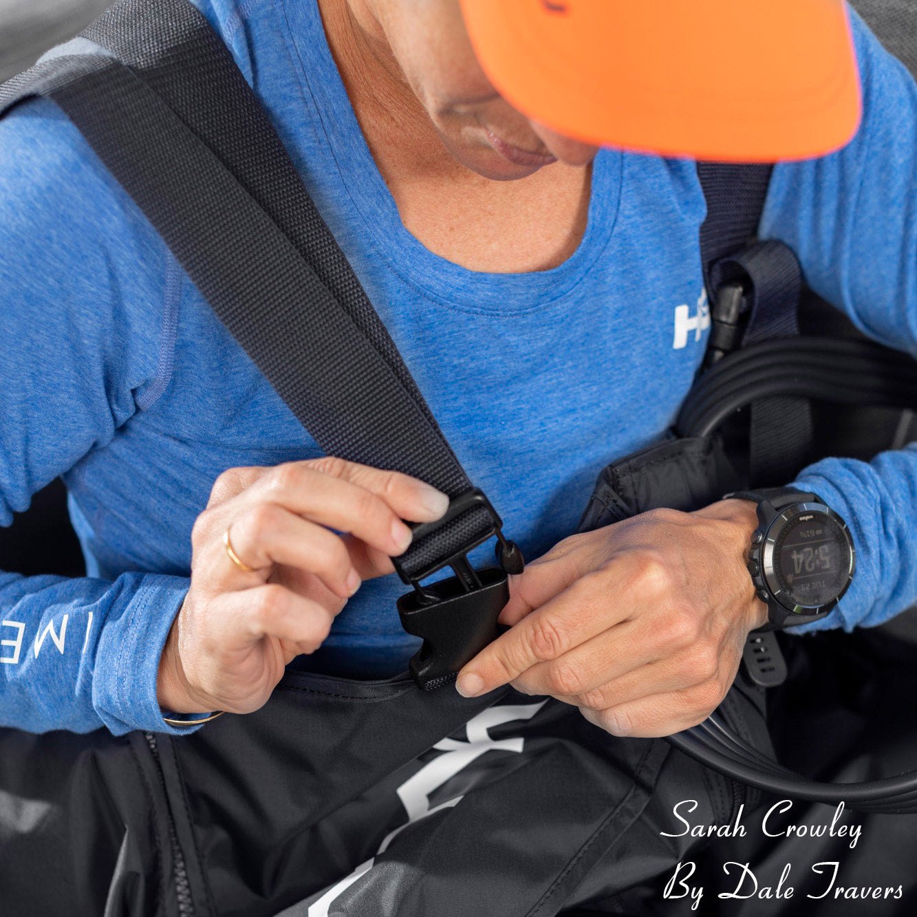 AIR RELAX AR-3.0 & AR-2.0 SHORTS — Close-up of hands buckling the shoulder straps of shorts